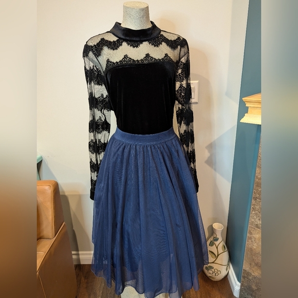 Elegant Black velvet & Lace cocktail Dress size 1x by Junarose - Picture 15 of 16